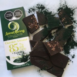 Barra de Chocolate Artesanal con Espirulina NIBS de Cacao y Canela 